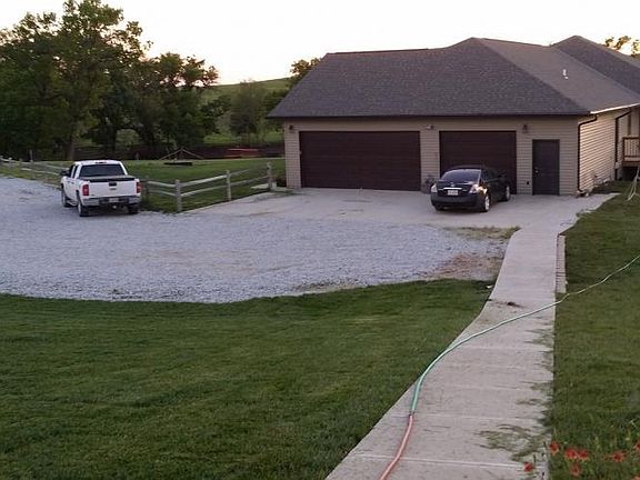 Brainard Acreage Living, 3 car garage of the main house. 
