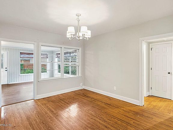4th image of 372 Tidewater Cir W