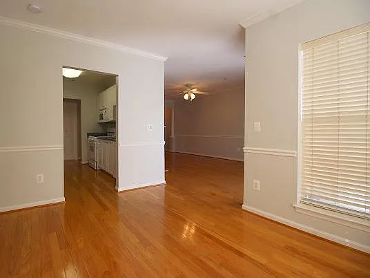 7000 Falls Reach Dr #102 — Photo 17