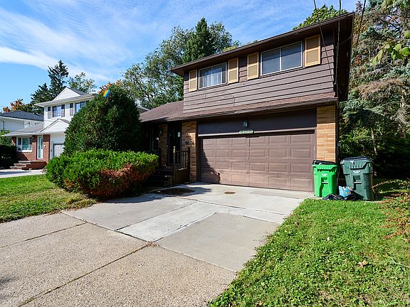 3rd image of 23805 Greenwood Rd