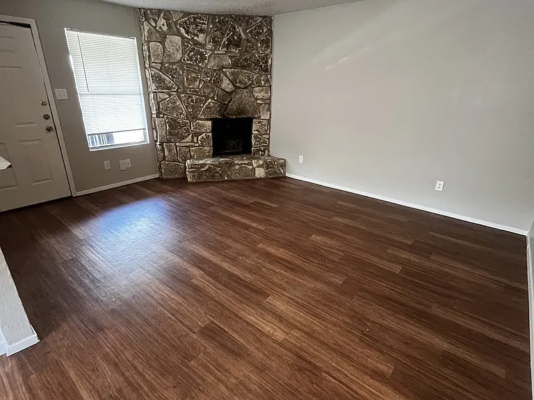 821 Bracewood Cir #D — Photo 3