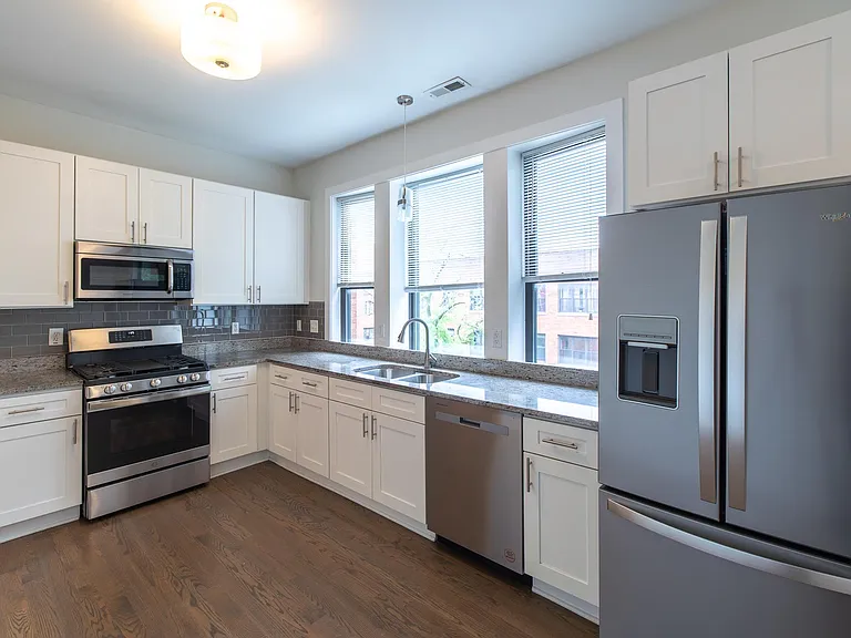 1353 W Bryn Mawr Ave #3E — Photo 2