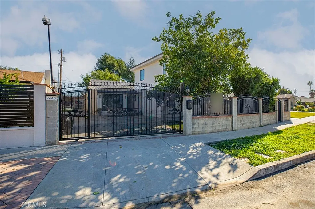 2 bed, 1.5 bath, 1050 sqft, $3,500 — Photo 1