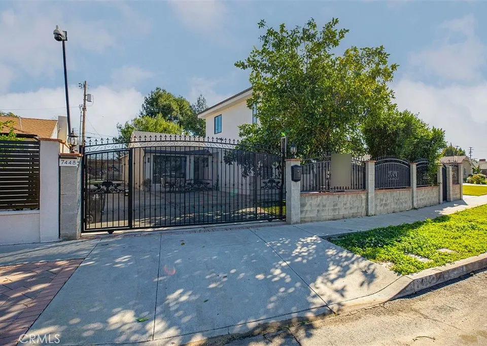 7446 Mammoth Ave