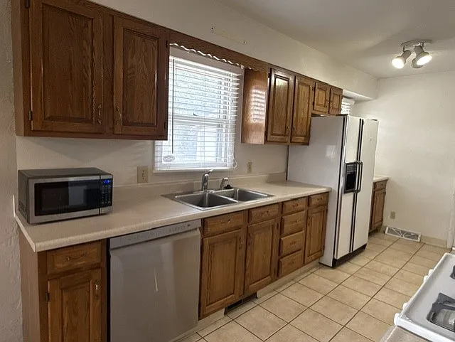 1234 W Prospect Rd — Photo 13