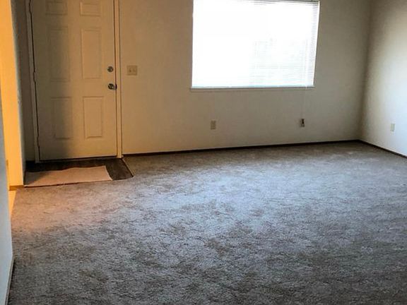 3rd image of 822 W G St