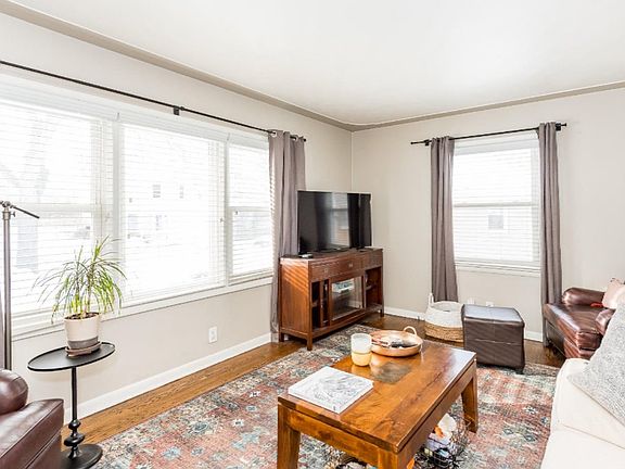 3rd image of 1444 Strathmoor Ave SE