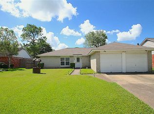 17630 Heritage Creek Dr, Webster, TX 77598