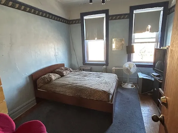 25 Van Dam Street image 16 of 22