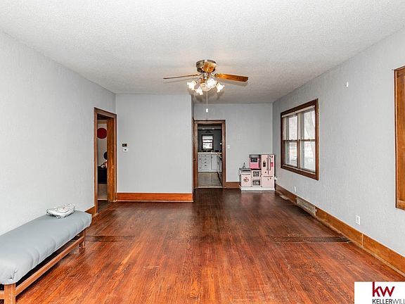 4th image of 2300-F Avenue St N
