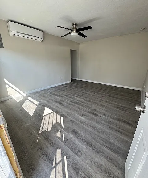 Entrance and view of the living room