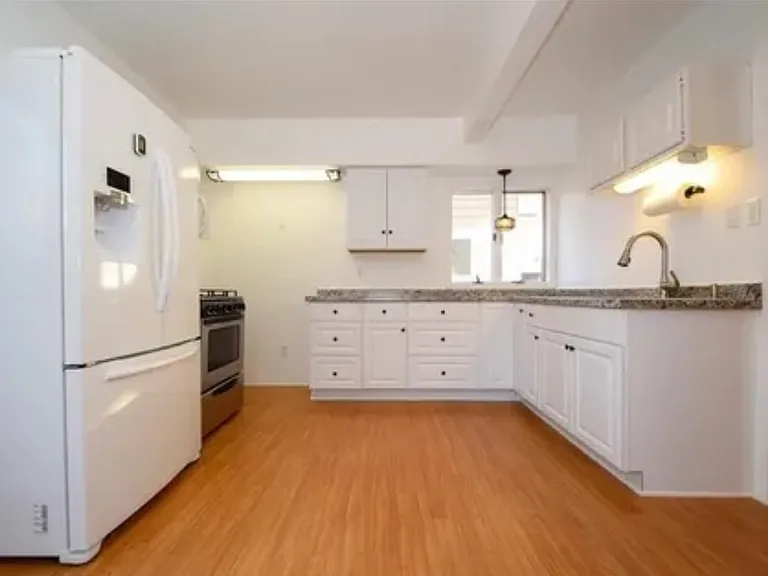 740 Grand Ave — Photo 14
