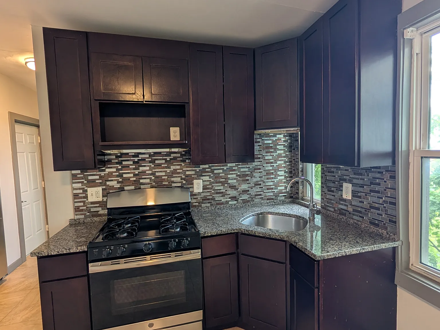 1 Bed 1 Bath — Photo 3