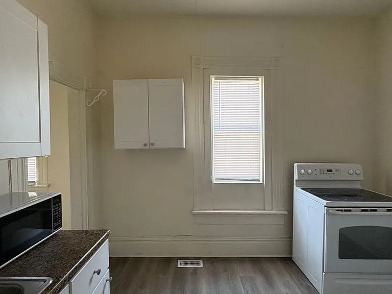 1107 S Willow St — Photo 9