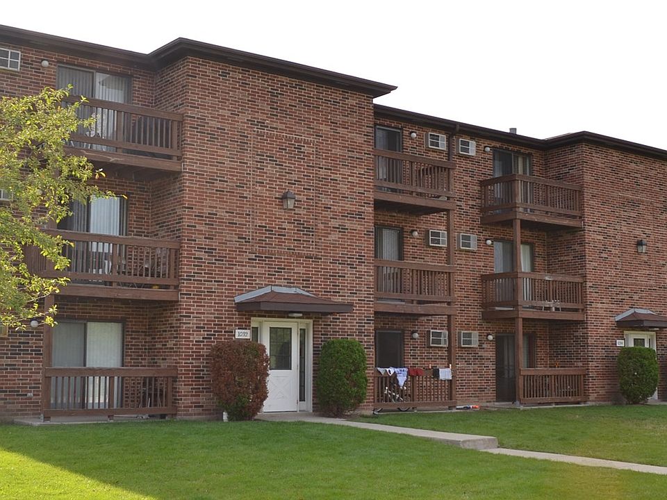 1st image of 1032 Spruce St APT 2B