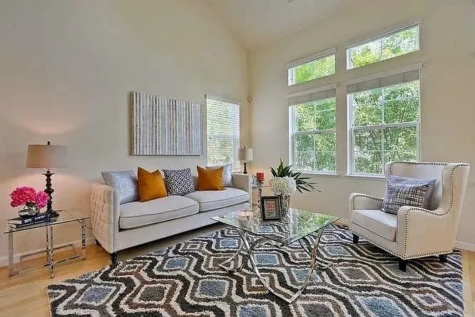 733 Seneca Trl — Photo 4
