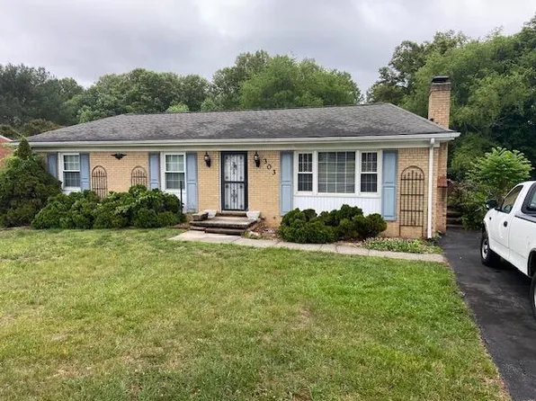 303 Knollwood Dr, Troutville, VA 24175