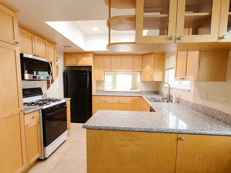 10933 Wellworth Ave #4 — Photo 7