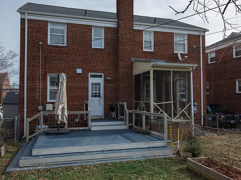 212 S Courthouse Rd — Photo 10