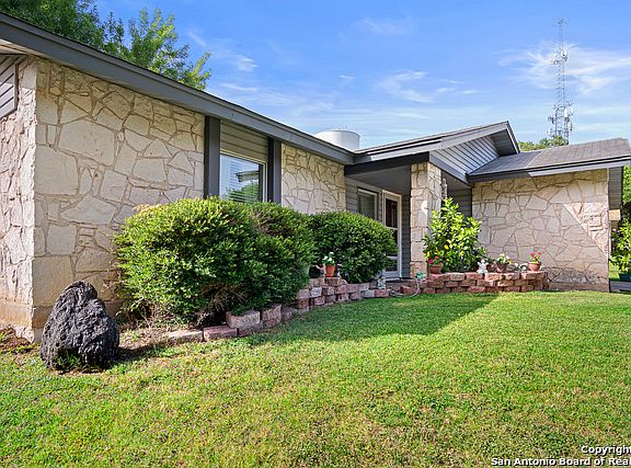 4th image of 6815 Emerald Cove Dr