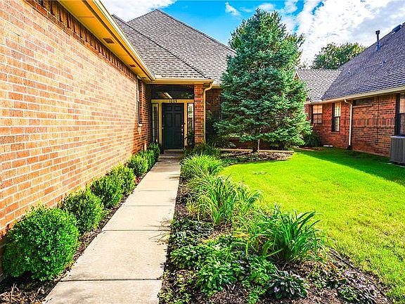 2nd image of 1009 Riviera Dr