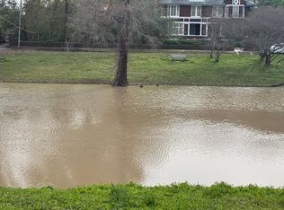 205 N Deer Creek Dr W, Leland, MS 38756