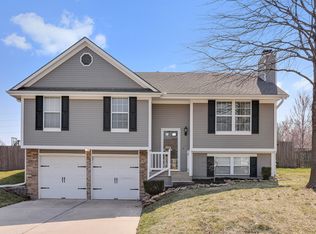 2209 SE 7th St, Lees Summit, MO 64063