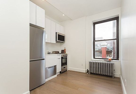 3rd image of 138 Ludlow St #11A