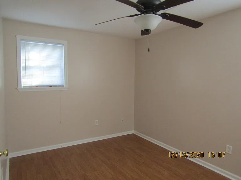 105 Bee St — Photo 5