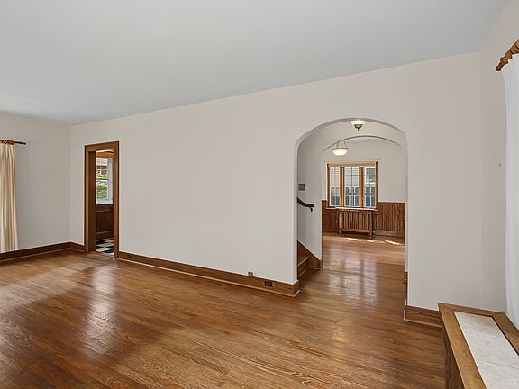 5th image of 703 Arlington Ct