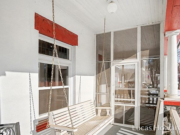 3rd image of 326 E Washington St
