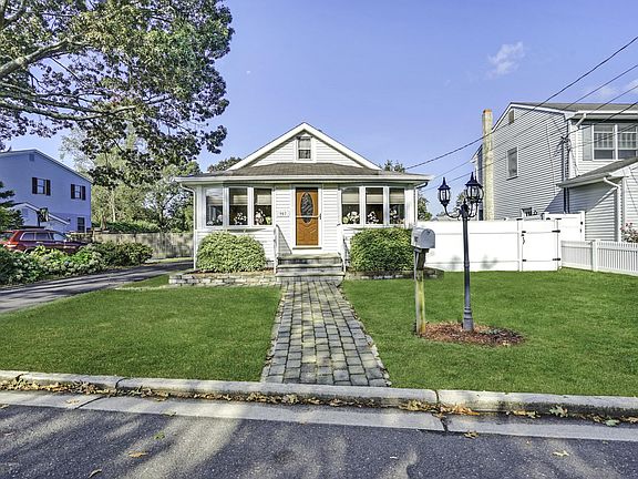 5th image of 907 Borden Ave