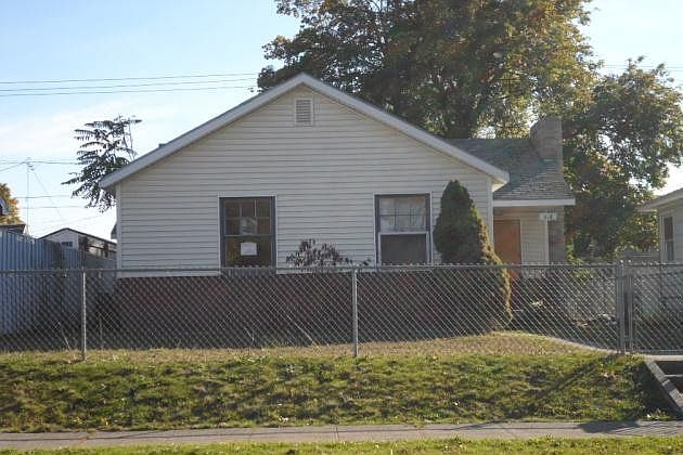 1st image of 418 E Queen Ave