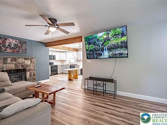3rd image of 3279 Beech Ridge Dr