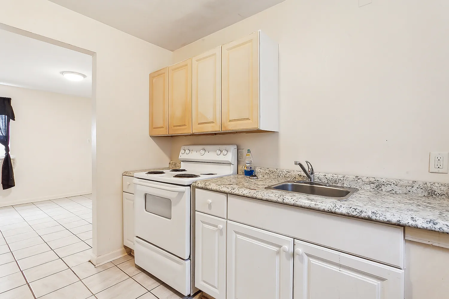 Studio, 450 sqft, $900 — Photo 2