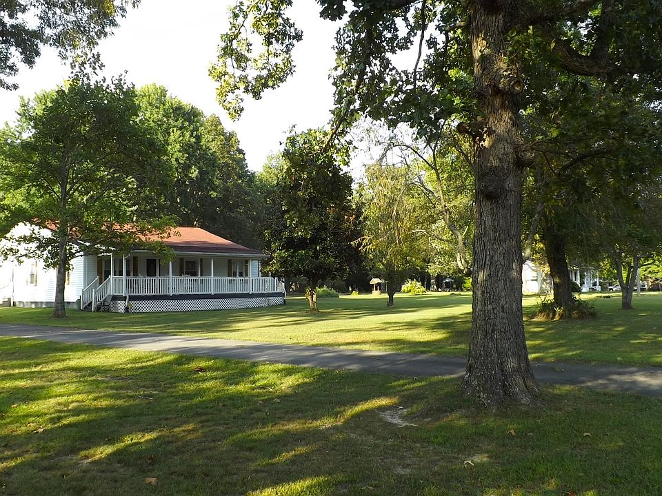 1st image of 641 Carole Anne Dr