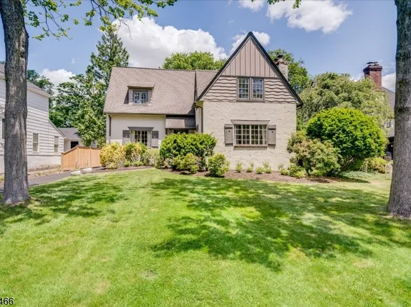 30 Glenwood Dr, Millburn Twp., NJ 07078