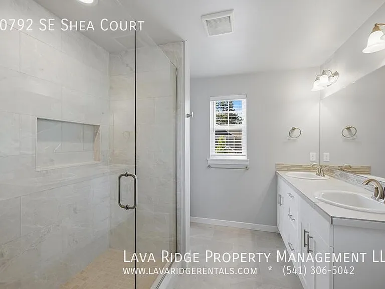 20792 SE Shea Ct — Photo 32