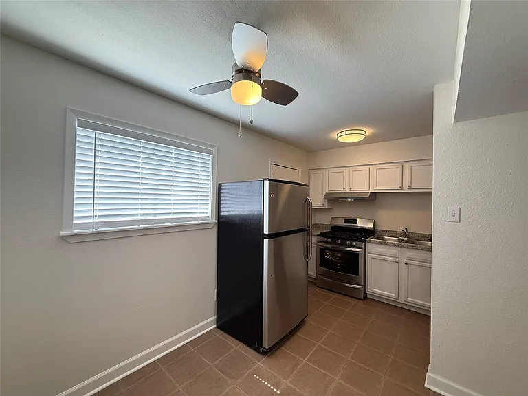 1141 N Durham Dr #17 — Photo 8