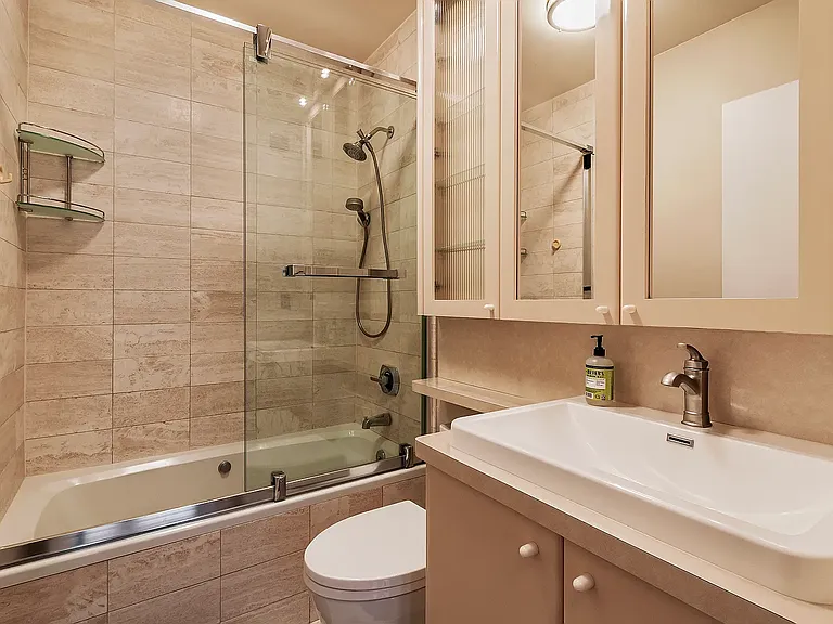 200 E 61st St #8C — Photo 6
