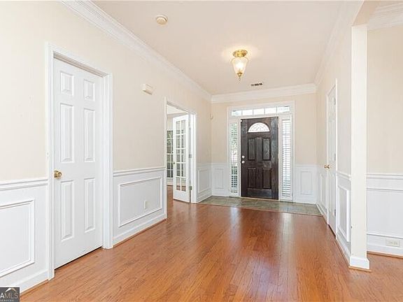 4th image of 4169 Regency Ct NW