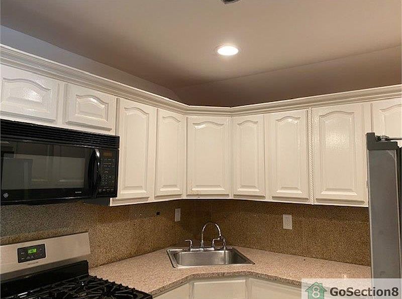 1st image of 848 E 95th St #2