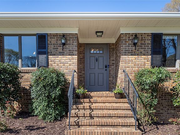 5th image of 205 Frances Cannon Dr