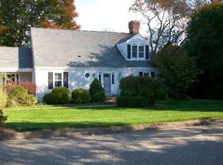 16 Dumbarton Dr, Huntington, NY 11743