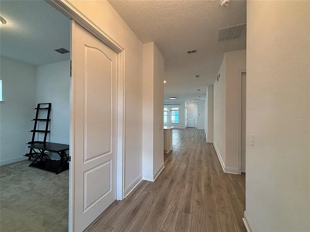 4 bed, 2.5 bath, 2076 sqft, $3,600 — Photo 2