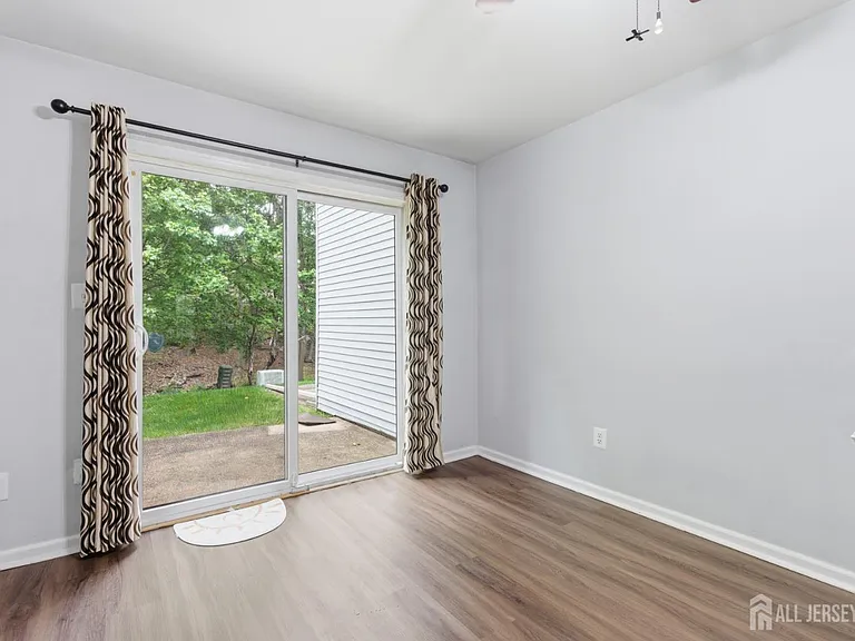 2804 Cricket Cir — Photo 13