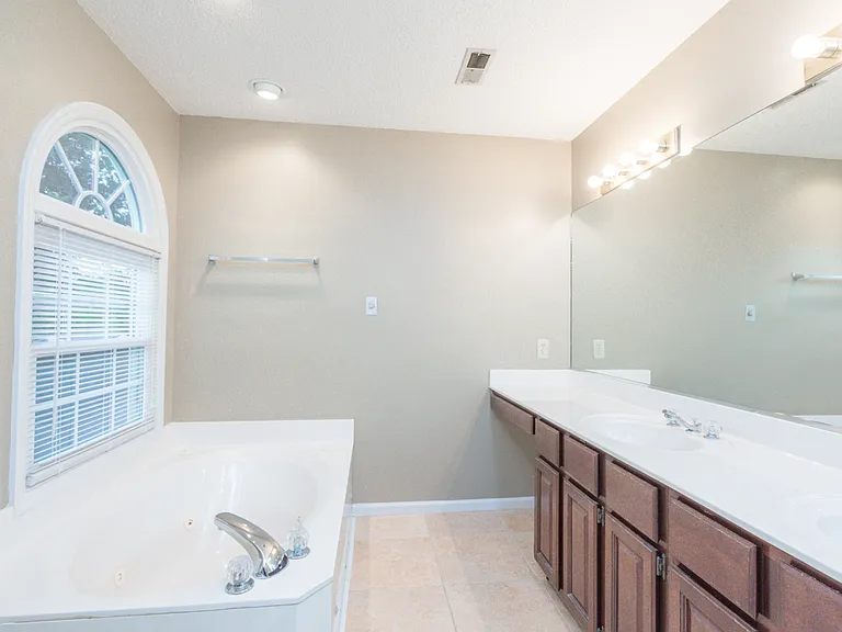 1400 Autumn Ridge Dr — Photo 17