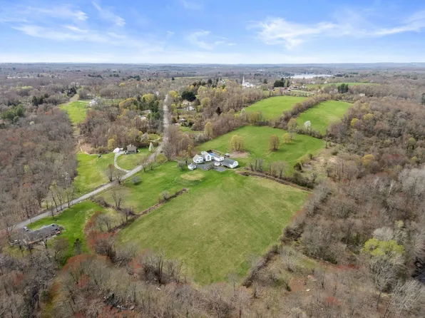 63 Uxbridge Rd, Sutton, MA 01590