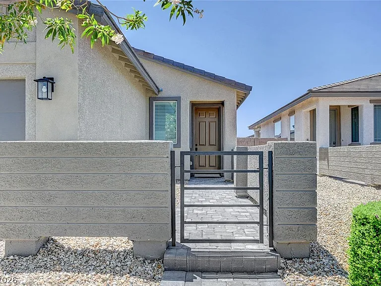 2379 Albury Ave — Photo 2