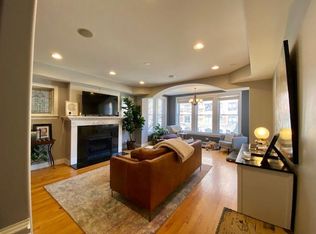 727 W Bittersweet Pl #2W, Chicago, IL 60613